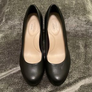 Clarks never worn black leather pumps